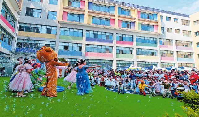 商洛市幼兒園舉行“綻放童趣·快樂(lè)向上”六一主題活動(dòng)