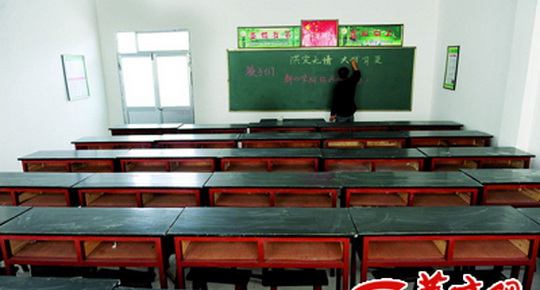 陜南受災(zāi)學(xué)校明如期開(kāi)學(xué) 漢中小學(xué)老校長(zhǎng)勞累住院