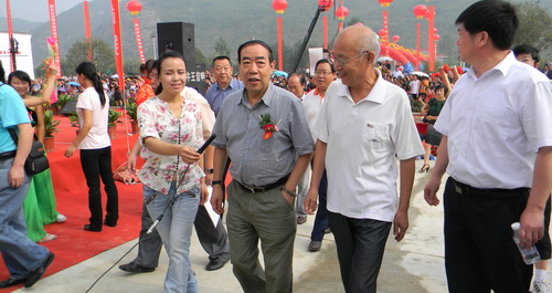 賈平凹來商洛參加《天狗》開機(jī)儀式