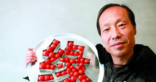 洛南農(nóng)民發(fā)明“書法盤中餐” 文字美食融合引食欲