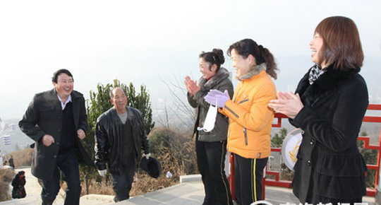 商洛乒乓球好者組織登山比賽迎接新年到來(lái)