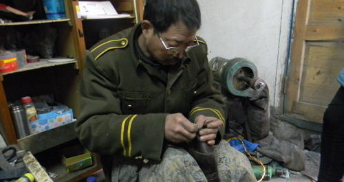 省錢(qián)新招 舊鞋翻新