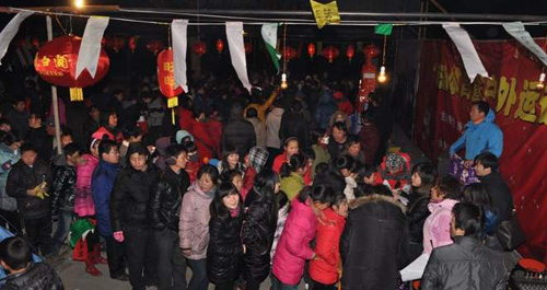 處處洋溢喜慶 多種活動(dòng)傳遞快樂(lè)