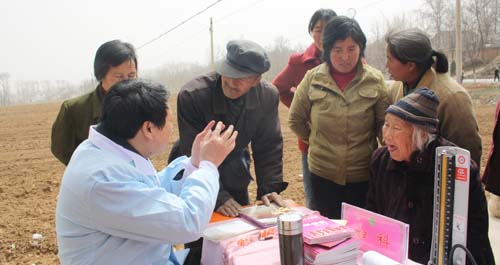 洛南縣開展義診活動(dòng)