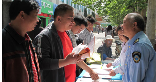 市區(qū)舉行“關(guān)愛農(nóng)民工職業(yè)健康”活動