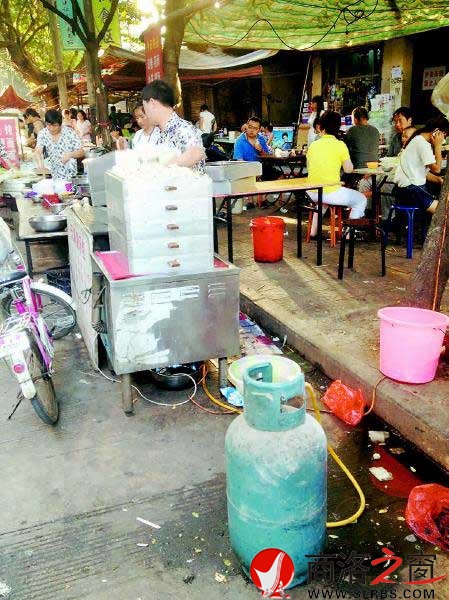 環(huán)境亂，衛(wèi)生差，安全隱患大。