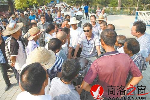 整頓后，務(wù)工人員進入市場，雇主也到市場內(nèi)找工人，雙方洽談方便安全。