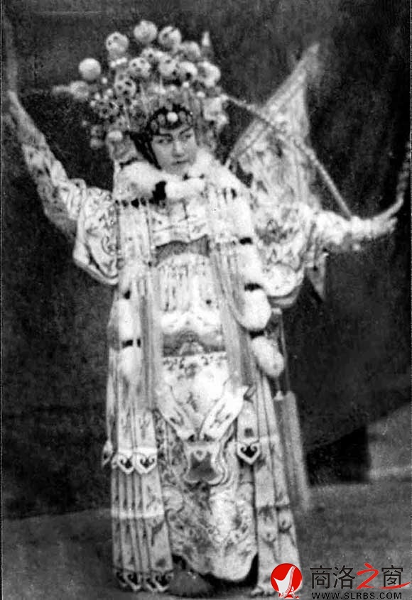 1964 年，山陽(yáng)劇團(tuán)演員敬素貞在二黃《轅門斬子》中飾演穆桂英。