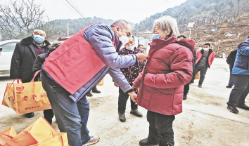 凡人星火點(diǎn)亮人間大愛(ài)