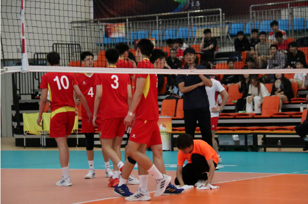 記錄、擦地、撿球......U19賽場上這群商洛年輕人很忙