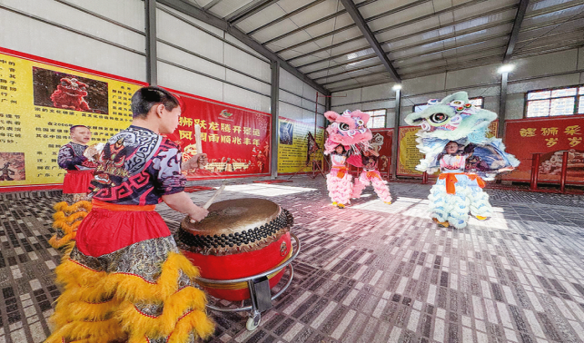 楊川社區(qū)的少年醒獅團