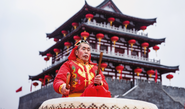 百年紫荊鼓 鏗鏘迎春來