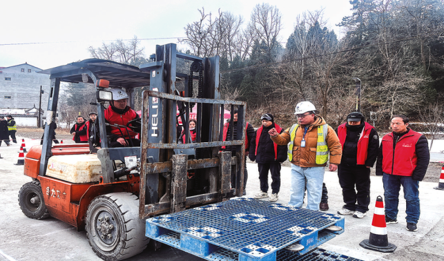 就業(yè)“前置”解憂 服務(wù)“春風”暖心