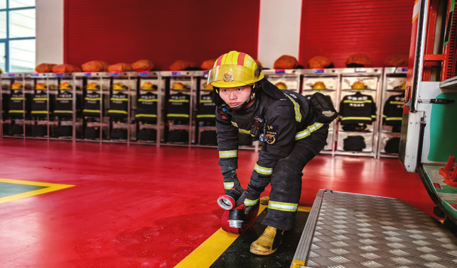 在崗位上過年    在堅守中擔當
