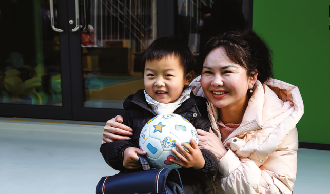 綻放在栗鄉(xiāng)大地上的“芳”華