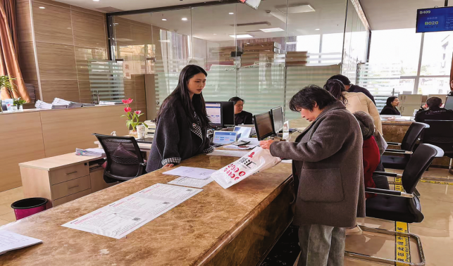 從“多窗跑”到“一窗辦”