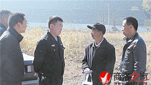 姬軍深入基層，了解民情。