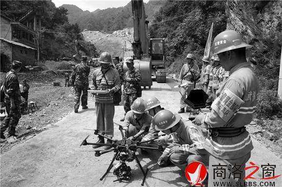 準備起飛無人機，空中監(jiān)測地質隱患點