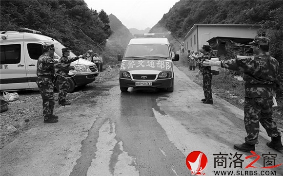出入搶險救援現(xiàn)場的車輛、人員必須消毒防疫