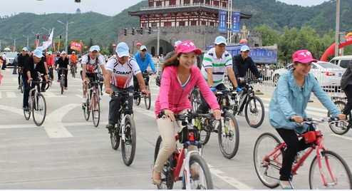 商洛機關干部職工響應環(huán)?！懊利惿搪?，綠色出行”倡議