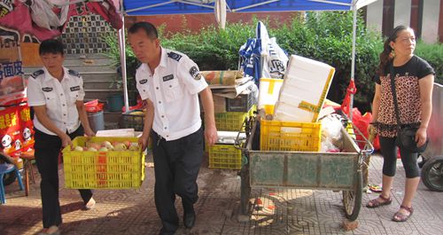 城管監(jiān)察支隊(duì)聯(lián)合市政處商州區(qū)市容局隊(duì)對(duì)商洛集中整治