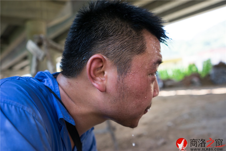 電網(wǎng)“蜘蛛俠”揮汗戰(zhàn)高溫