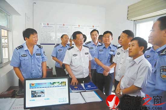 忠誠(chéng)為民促發(fā)展 公正廉潔保穩(wěn)定