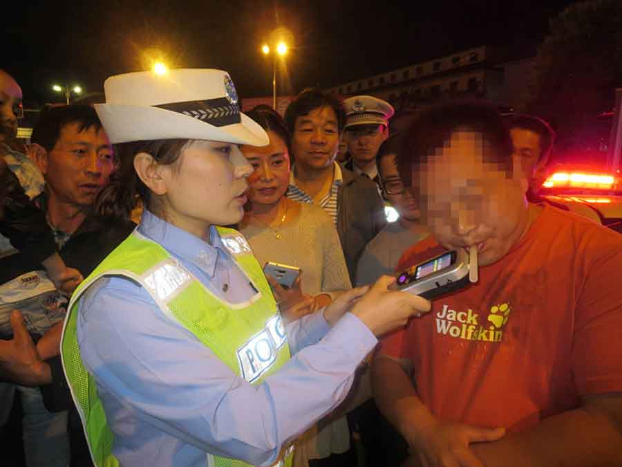 商州交警大隊(duì)突擊開(kāi)展查酒駕行動(dòng)