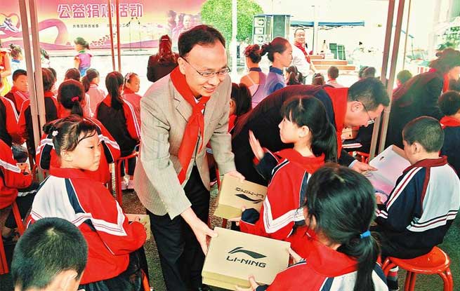 “童步益行——給鄉(xiāng)村娃一雙運(yùn)動(dòng)鞋”公益捐贈(zèng)活動(dòng)在丹鳳舉行