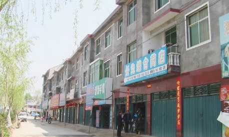 改善群眾生產(chǎn)生活環(huán)境，提升小城鎮(zhèn)建設(shè)水平