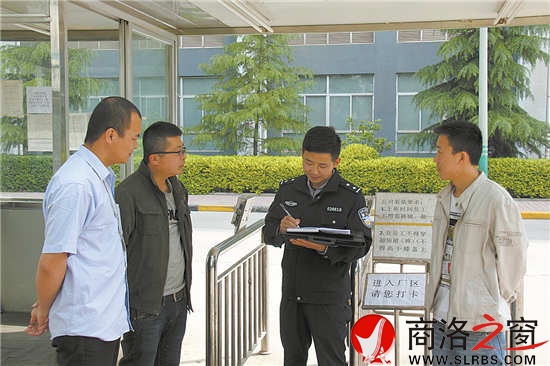 商丹工業(yè)園區(qū)內(nèi)企業(yè)眾多，外來(lái)人口密集，張葛亮不定期便會(huì)深入園區(qū)企業(yè)走訪(fǎng)調(diào)查，以便及時(shí)發(fā)現(xiàn)、化解矛盾糾紛。