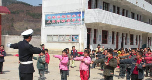 鎮(zhèn)安交管大隊強化中小學生交通安全知識教育