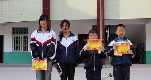 商南縣十里坪鎮(zhèn)九年制學(xué)校舉行講賽