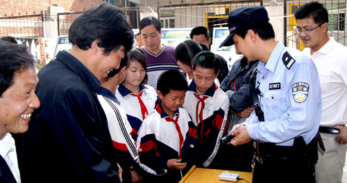 丹鳳竹林關(guān)派出所開展“警營開放日”活動