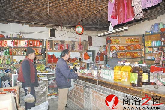 原供銷社是這里的最大商店，有好些年月的柜臺(tái)顯示著它的歷史。