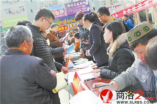 今年3月，鎮(zhèn)安舉行首場(chǎng)返鄉(xiāng)農(nóng)民工招聘會(huì),2200余名農(nóng)民工入場(chǎng)登記，500多人達(dá)成就業(yè)意向。