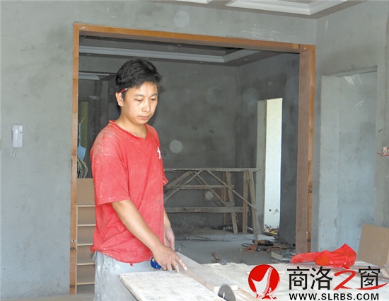 楊波說(shuō)，自己之所以能在這行業(yè)站穩(wěn)腳跟，且有不菲收入，離不開(kāi)這門(mén)過(guò)硬的手藝。